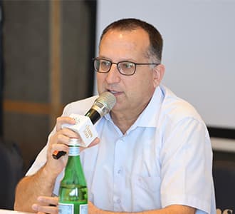 "בעיה עיקרית היא בעלי הדירות – אנשים ש-9 שנים לא מצליחים להחליט מה הצבע של הידית באינטרקום״